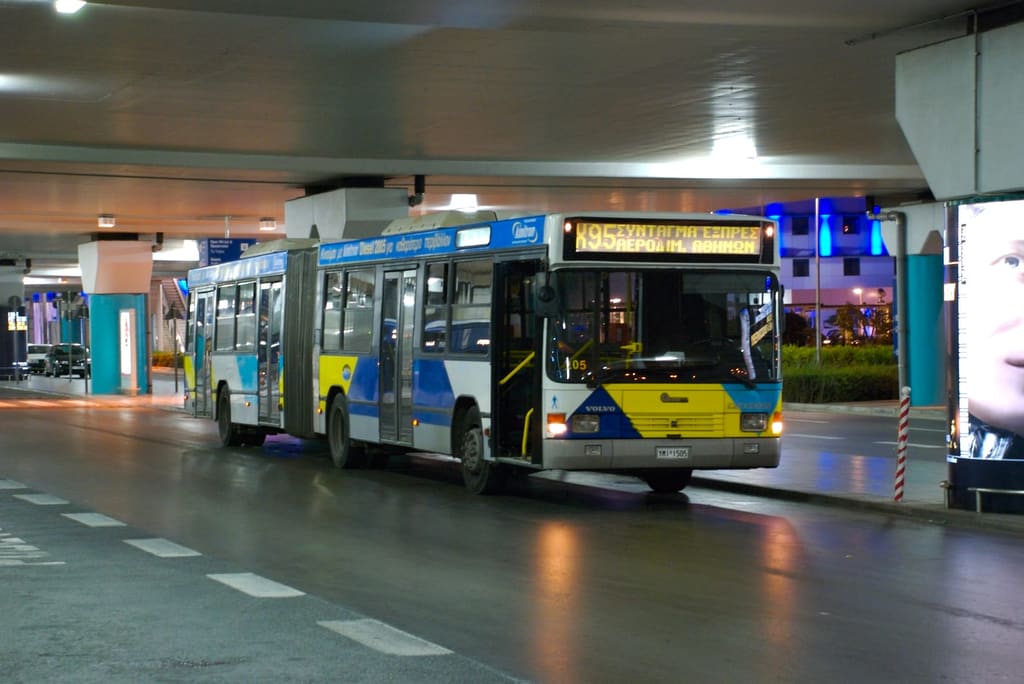Το εξπρές λεωφορείο X95 στο αεροδρόμιο της Αθήνας
